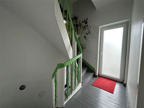 Attraktive Kapitalanlage für Investoren: Mehrfamilienhaus mit vier genehmigten Wohneinheiten und laufenden Mieteinnahmen
