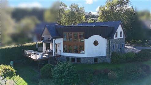 Außergewöhnliche Liebhaber-Villa mit unverwechselbarem Charakter und Wohnerlebnis, atemberaubendem Panoramablick, traumhaftem Garten mit Pool und genehmigtem Ferienstudio