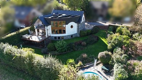 Außergewöhnliche Liebhaber-Villa mit unverwechselbarem Charakter und Wohnerlebnis, atemberaubendem Panoramablick, traumhaftem Garten mit Pool und genehmigtem Ferienstudio