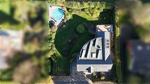 Außergewöhnliche Liebhaber-Villa mit unverwechselbarem Charakter und Wohnerlebnis, atemberaubendem Panoramablick, traumhaftem Garten mit Pool und genehmigtem Ferienstudio