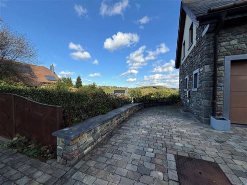 Außergewöhnliche Liebhaber-Villa mit unverwechselbarem Charakter und Wohnerlebnis, atemberaubendem Panoramablick, traumhaftem Garten mit Pool und genehmigtem Ferienstudio