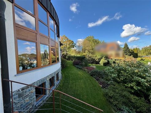 Außergewöhnliche Liebhaber-Villa mit unverwechselbarem Charakter und Wohnerlebnis, atemberaubendem Panoramablick, traumhaftem Garten mit Pool und genehmigtem Ferienstudio