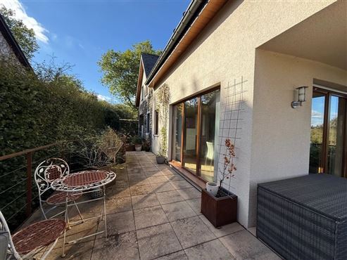Außergewöhnliche Liebhaber-Villa mit unverwechselbarem Charakter und Wohnerlebnis, atemberaubendem Panoramablick, traumhaftem Garten mit Pool und genehmigtem Ferienstudio