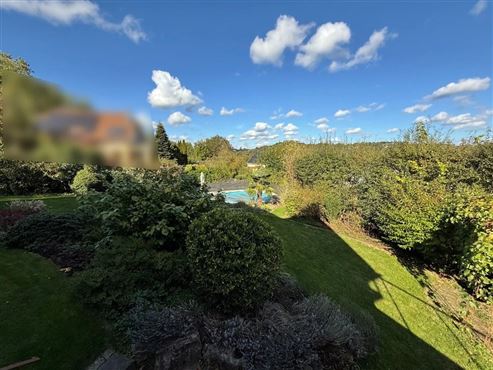 Außergewöhnliche Liebhaber-Villa mit unverwechselbarem Charakter und Wohnerlebnis, atemberaubendem Panoramablick, traumhaftem Garten mit Pool und genehmigtem Ferienstudio