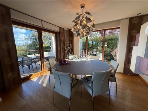 Außergewöhnliche Liebhaber-Villa mit unverwechselbarem Charakter und Wohnerlebnis, atemberaubendem Panoramablick, traumhaftem Garten mit Pool und genehmigtem Ferienstudio