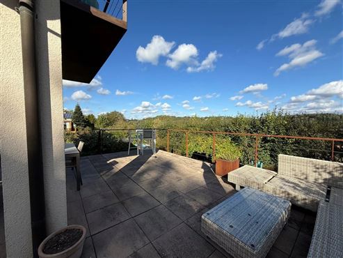 Außergewöhnliche Liebhaber-Villa mit unverwechselbarem Charakter und Wohnerlebnis, atemberaubendem Panoramablick, traumhaftem Garten mit Pool und genehmigtem Ferienstudio