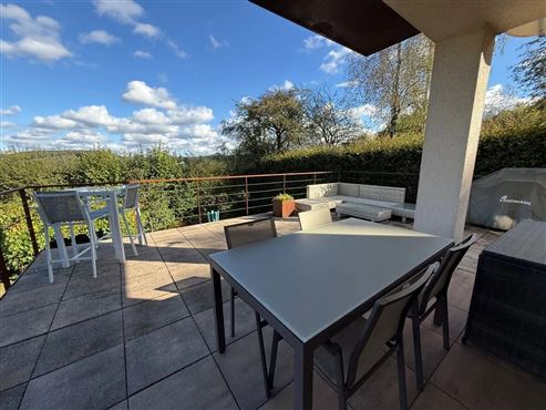Außergewöhnliche Liebhaber-Villa mit unverwechselbarem Charakter und Wohnerlebnis, atemberaubendem Panoramablick, traumhaftem Garten mit Pool und genehmigtem Ferienstudio