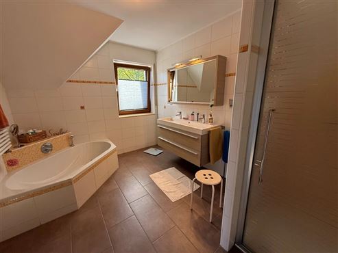 Außergewöhnliche Liebhaber-Villa mit unverwechselbarem Charakter und Wohnerlebnis, atemberaubendem Panoramablick, traumhaftem Garten mit Pool und genehmigtem Ferienstudio