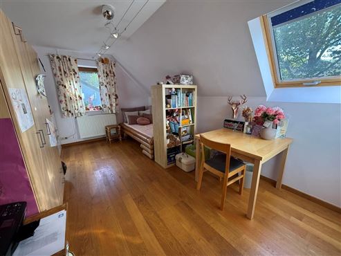 Außergewöhnliche Liebhaber-Villa mit unverwechselbarem Charakter und Wohnerlebnis, atemberaubendem Panoramablick, traumhaftem Garten mit Pool und genehmigtem Ferienstudio