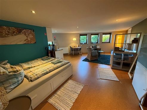 Außergewöhnliche Liebhaber-Villa mit unverwechselbarem Charakter und Wohnerlebnis, atemberaubendem Panoramablick, traumhaftem Garten mit Pool und genehmigtem Ferienstudio