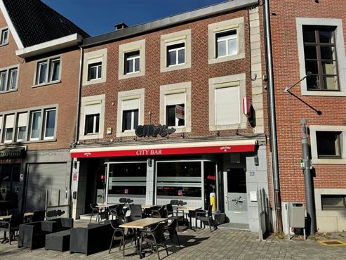 Großes Potenzial für Investoren und Eigennutzer in erstklassiger Zentrumslage :  Wohn- und Geschäftshaus mit Gewerbefläche im Erdgeschoss und renovierungsbedürftige Duplex-Wohnung