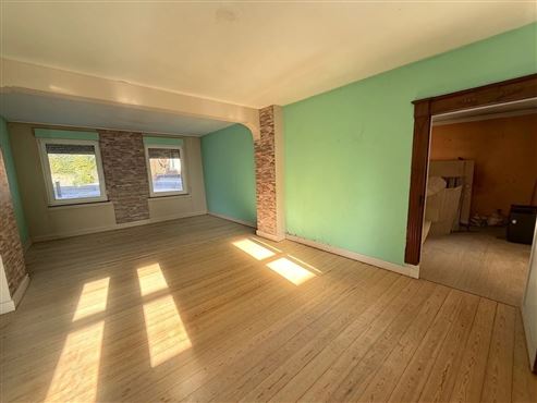 Großes Potenzial für Investoren und Eigennutzer in erstklassiger Zentrumslage :  Wohn- und Geschäftshaus mit Gewerbefläche im Erdgeschoss und renovierungsbedürftige Duplex-Wohnung