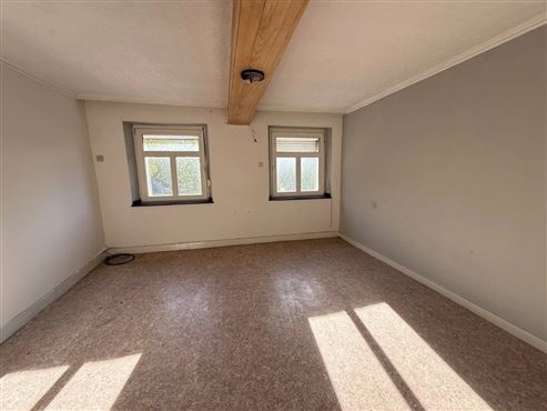 Großes Potenzial für Investoren und Eigennutzer in erstklassiger Zentrumslage :  Wohn- und Geschäftshaus mit Gewerbefläche im Erdgeschoss und renovierungsbedürftige Duplex-Wohnung