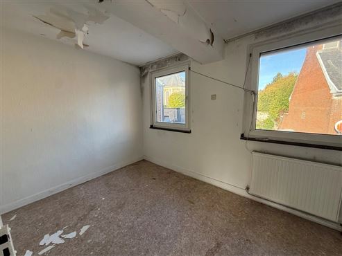 Großes Potenzial für Investoren und Eigennutzer in erstklassiger Zentrumslage :  Wohn- und Geschäftshaus mit Gewerbefläche im Erdgeschoss und renovierungsbedürftige Duplex-Wohnung