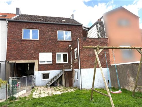 Solides renovierungsbedürftiges Reihenhaus mit großzügigem und lichtdurchflutetem Raumangebot, ausbaubarem Dachgeschoss und Garten – viel Potenzial für ein individuelles Zuhause