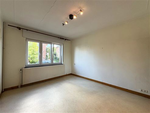 Solides renovierungsbedürftiges Reihenhaus mit großzügigem und lichtdurchflutetem Raumangebot, ausbaubarem Dachgeschoss und Garten – viel Potenzial für ein individuelles Zuhause