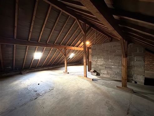Solides renovierungsbedürftiges Reihenhaus mit großzügigem und lichtdurchflutetem Raumangebot, ausbaubarem Dachgeschoss und Garten – viel Potenzial für ein individuelles Zuhause