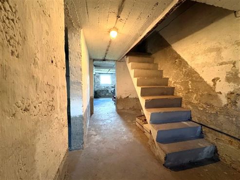 Solides renovierungsbedürftiges Reihenhaus mit großzügigem und lichtdurchflutetem Raumangebot, ausbaubarem Dachgeschoss und Garten – viel Potenzial für ein individuelles Zuhause