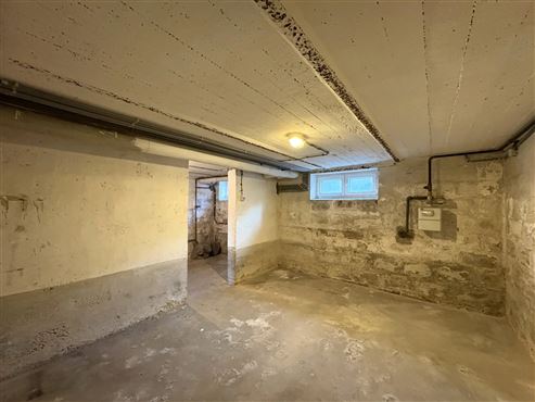 Solides renovierungsbedürftiges Reihenhaus mit großzügigem und lichtdurchflutetem Raumangebot, ausbaubarem Dachgeschoss und Garten – viel Potenzial für ein individuelles Zuhause